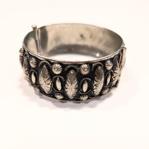 Vintage Italy Alpacca Silver Engraved Boho Leaf Festival Bangle Bracelet Rare